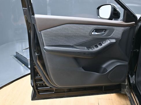 Used 2023 Nissan Rogue SV FWD image 37