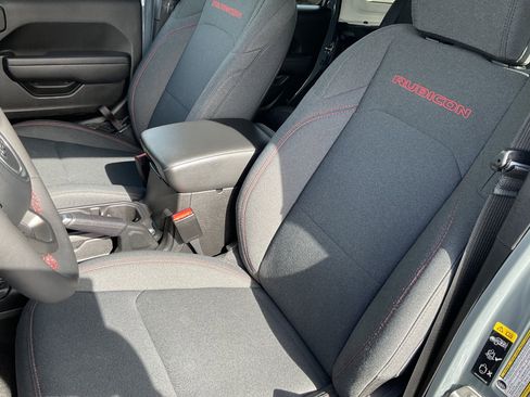 Used 2024 Jeep Wrangler Unlimited Rubicon image 30