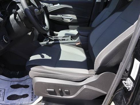 Used 2017 Ford Escape SE w/ Equipment Group 201A AWD/4WD image 11