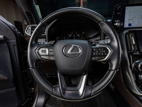 Used 2024 Lexus LX 600 4WD w/ Luxury Package image 19