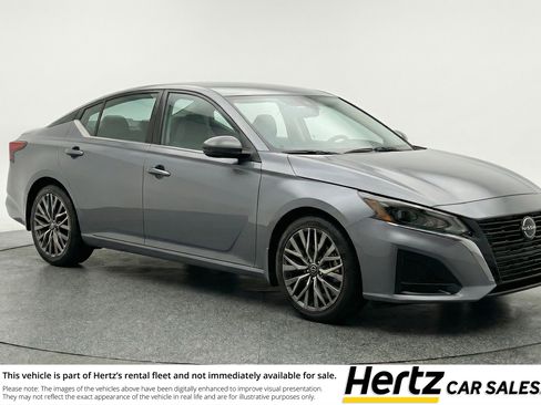 Used 2025 Nissan Altima 2.5 SV image 1