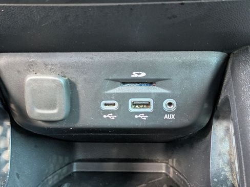 Used 2023 Chevrolet TrailBlazer RS w/ Sun and Liftgate Package FWD image 22