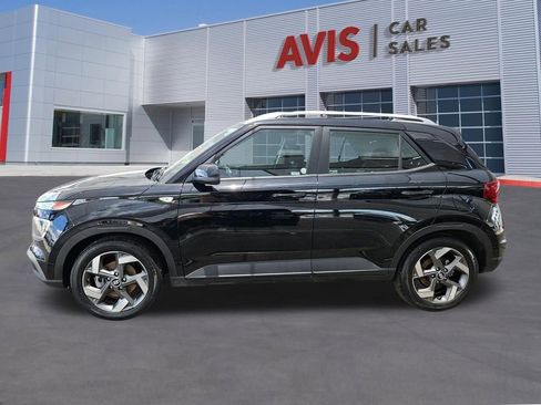 Used 2025 Hyundai Venue SEL FWD image 2