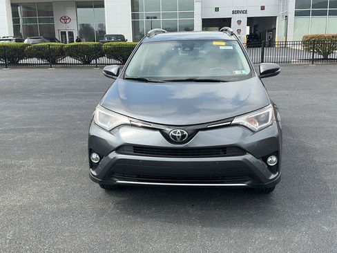 Used 2018 Toyota RAV4 XLE AWD/4WD image 2