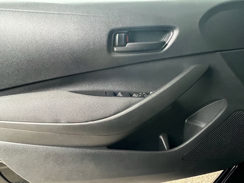 Used 2022 Toyota Corolla LE image 15