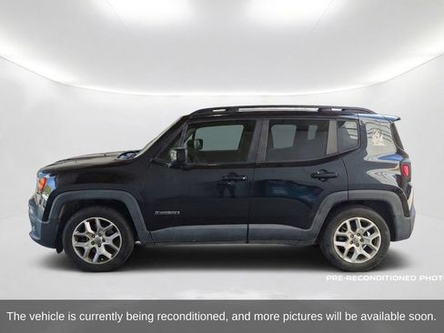 Used 2018 Jeep Renegade Latitude w/ UConnect 8.4 Nav Group FWD image 9