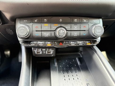 Used 2025 Dodge Durango GT AWD/4WD image 25