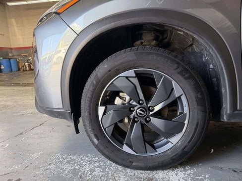 Used 2024 Nissan Rogue SV AWD/4WD image 4