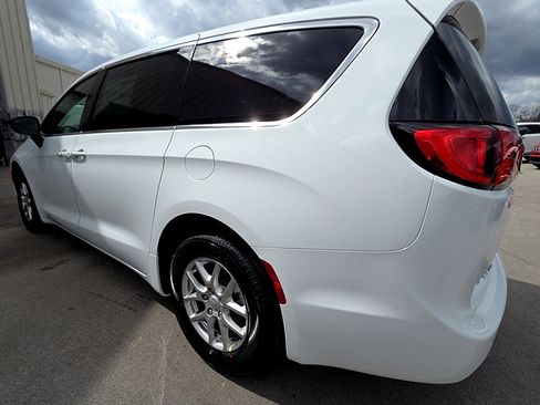 New 2026 Chrysler Voyager LX image 7
