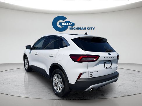 Used 2024 Ford Escape Active AWD/4WD image 3