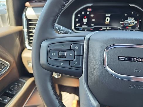 Used 2024 GMC Sierra 2500 Denali w/ Denali Reserve Package AWD/4WD image 17
