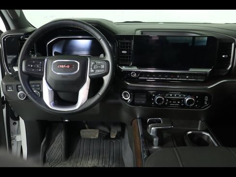 Used 2024 GMC Sierra 1500 SLT image 6