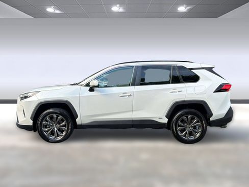 Used 2022 Toyota RAV4 XLE Premium AWD/4WD image 2