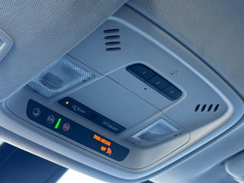 Used 2020 Chevrolet Traverse LT w/ LPO, Blackout Package image 26