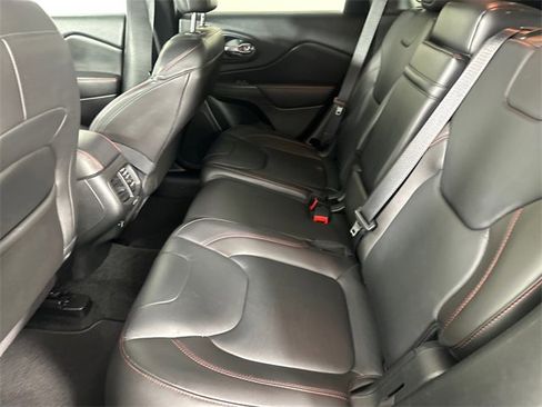 Used 2015 Jeep Cherokee Trailhawk w/ Comfort/Convenience Group image 17