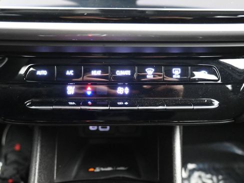 Used 2022 Chevrolet Bolt EUV LT image 27