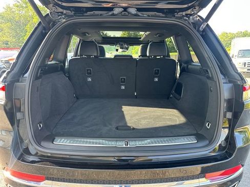 Used 2023 Jeep Grand Cherokee Overland image 13