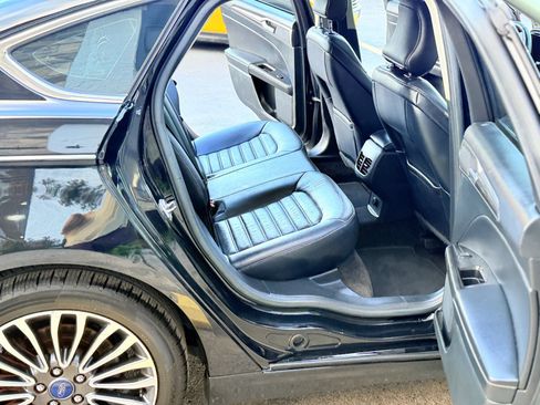 Used 2017 Ford Fusion SE w/ Fusion SE Technology Package FWD image 13