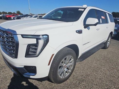 Used 2025 GMC Yukon XL Denali image 1