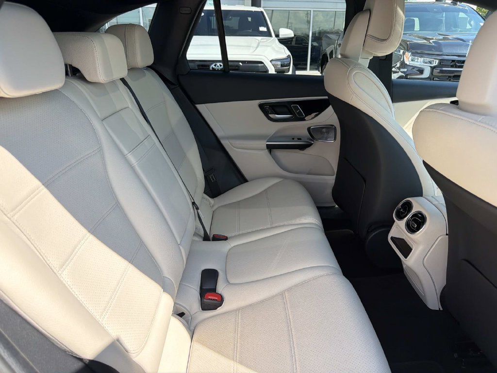 Used 2026 Mercedes-Benz GLC 300 4MATIC image 9