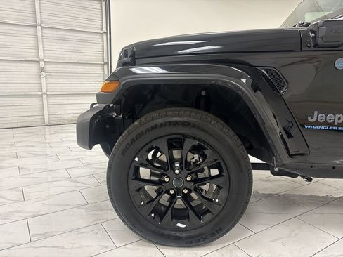 Used 2025 Jeep Wrangler Unlimited Sahara w/ Safety Group AWD/4WD image 34