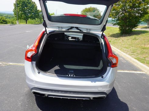 Used 2018 Volvo V60 T5 Cross Country w/ Convenience Package AWD/4WD image 39