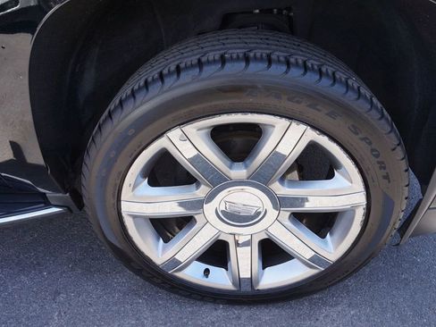 Used 2020 Cadillac Escalade Luxury RWD image 18