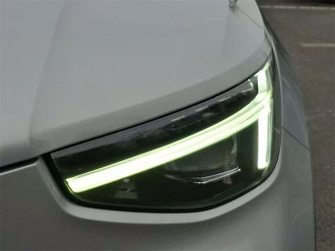 Used 2023 Volvo XC40 B5 Ultimate w/ Protection Package Premier image 24