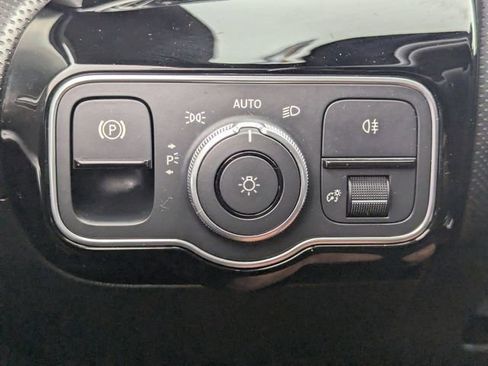 Used 2025 Mercedes-Benz CLA 250 image 32