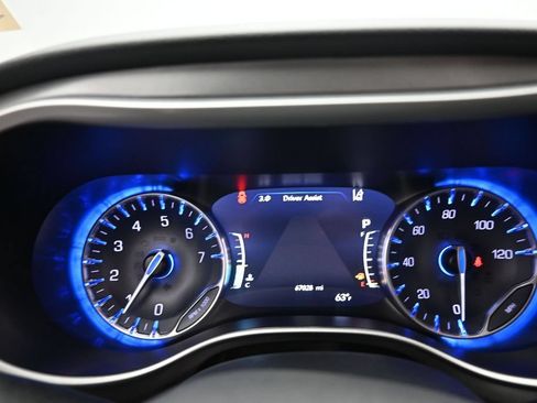 Used 2023 Chrysler Pacifica Touring-L FWD image 19