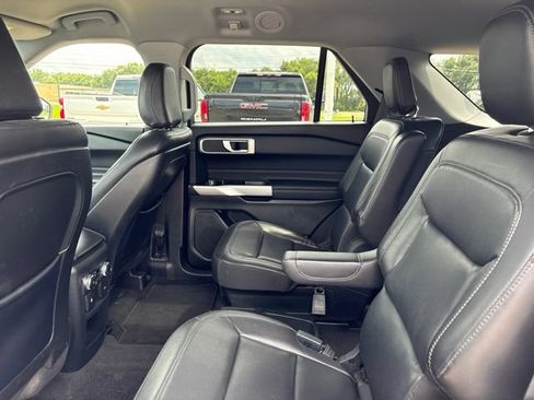 Used 2020 Ford Explorer XLT w/ Equipment Group 202A AWD/4WD image 16