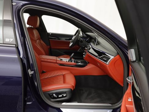 Used 2022 BMW ALPINA B7 xDrive image 26