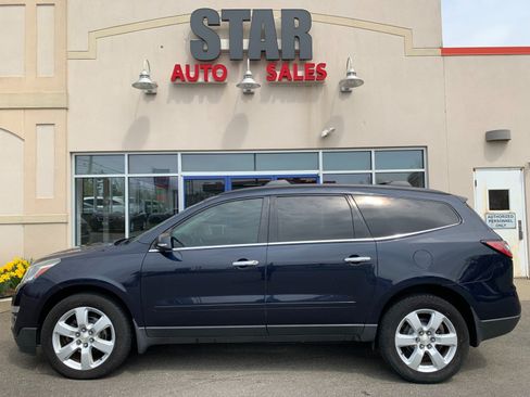 Used 2017 Chevrolet Traverse LT w/ Style and Technology Package AWD/4WD image 4