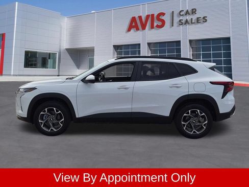 Used 2025 Chevrolet Trax LT w/ LT Convenience Package FWD image 10