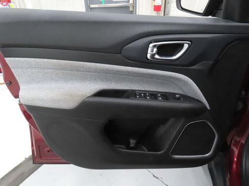 Used 2022 Jeep Compass Latitude AWD/4WD image 8