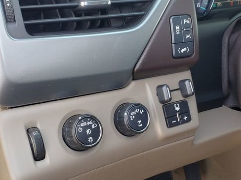 Used 2018 Chevrolet Tahoe LT w/ Luxury Package image 12