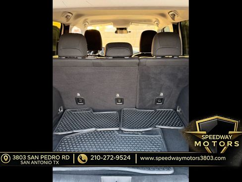 Used 2023 Jeep Renegade Latitude AWD/4WD image 19