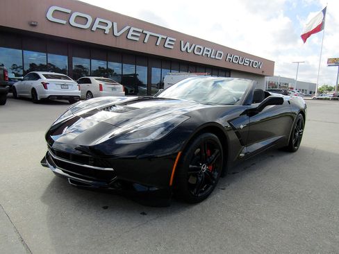 Used 2017 Chevrolet Corvette Stingray Convertible w/ 2LT Preferred Equipment Group RWD image 1