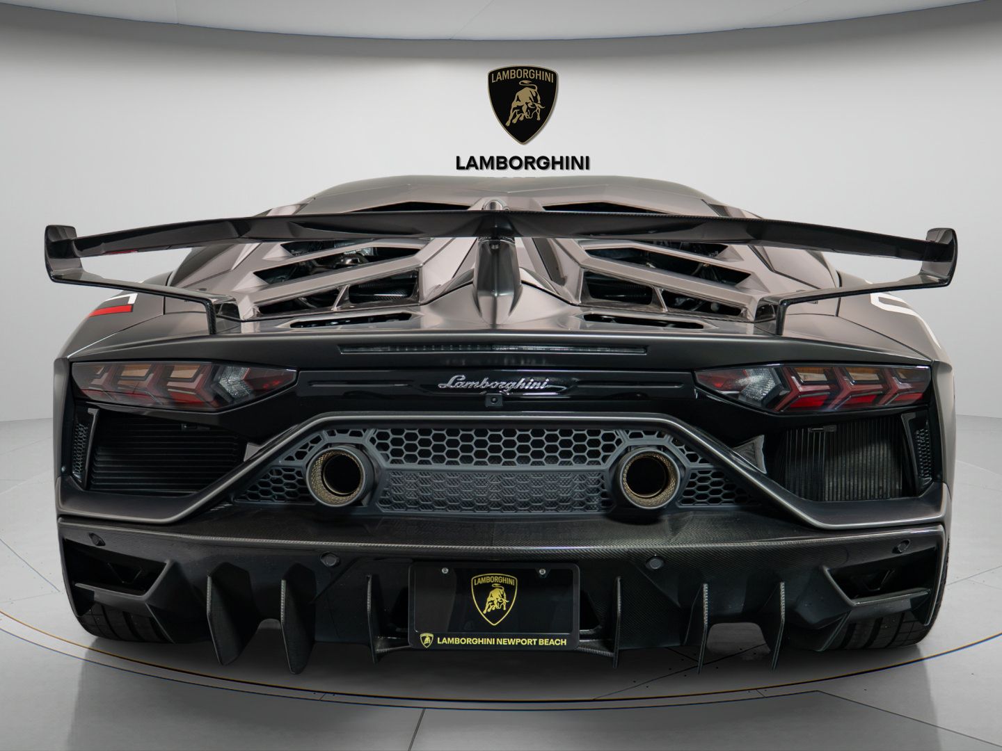 Used 2020 Lamborghini Aventador SVJ AWD/4WD image 5