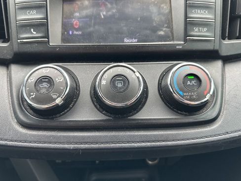 Used 2018 Toyota RAV4 LE image 24