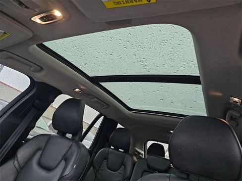 Used 2018 Volvo XC90 T5 Momentum w/ Convenience Package image 23