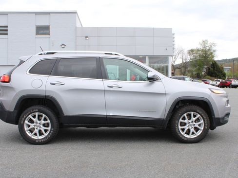 Used 2014 Jeep Cherokee Latitude w/ Comfort/Convenience Group AWD/4WD image 5