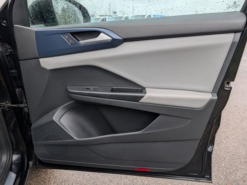 Used 2023 Volkswagen Taos SE image 35