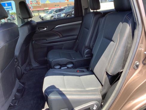 Used 2017 Toyota Highlander Limited AWD/4WD image 31