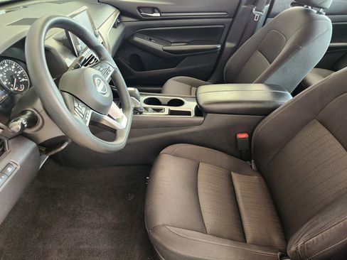 Used 2024 Nissan Altima 2.5 SV FWD image 13
