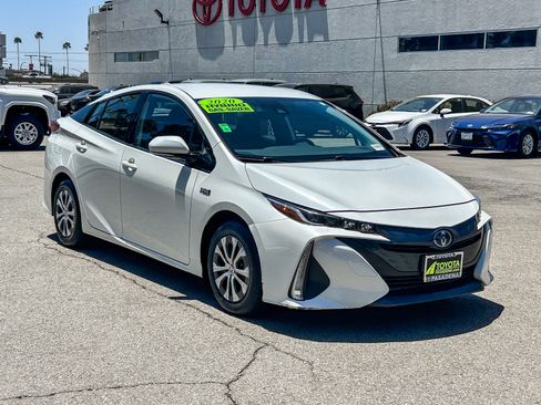 Used 2020 Toyota Prius Prime XLE FWD image 3