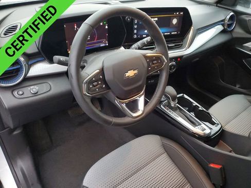 Certified 2025 Chevrolet Trax LT w/ Driver Confidence Package image 11