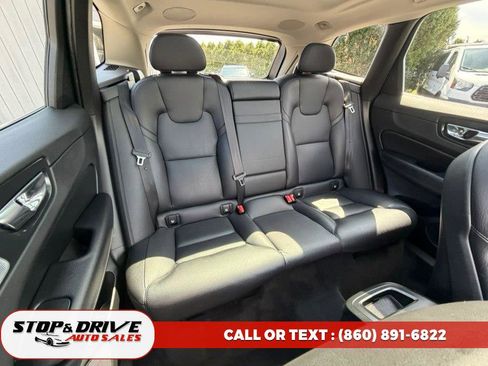 Used 2018 Volvo XC60 T5 Momentum w/ Advanced Package image 16