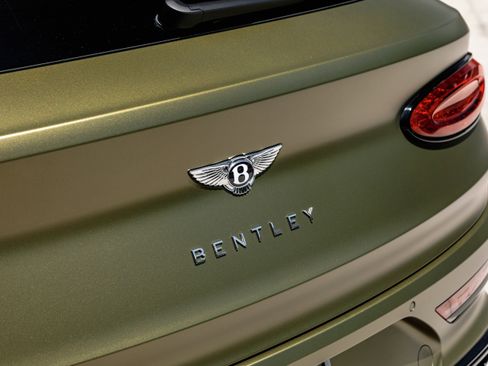 Used 2024 Bentley Bentayga image 18