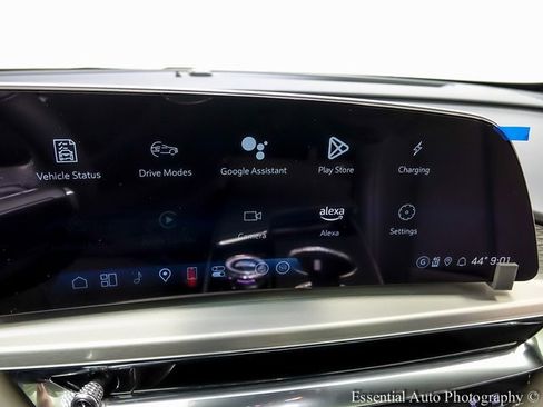 New 2025 Cadillac Lyriq Luxury image 14